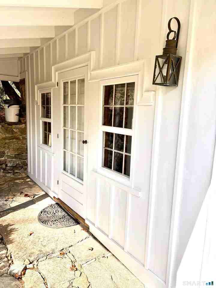 310 Valley Rd - Photo 3 of 34