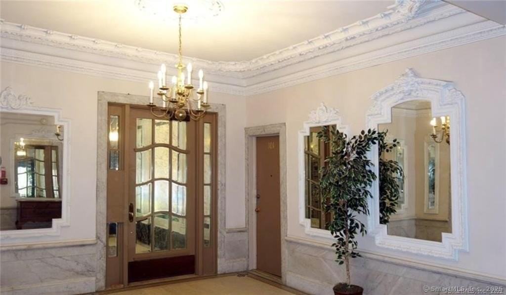 548 Orange St Apt 304 - Photo 2 of 11