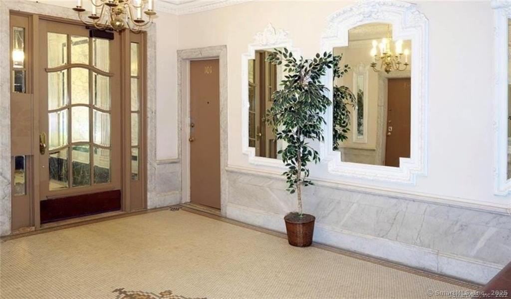 548 Orange St Apt 304 - Photo 3 of 11