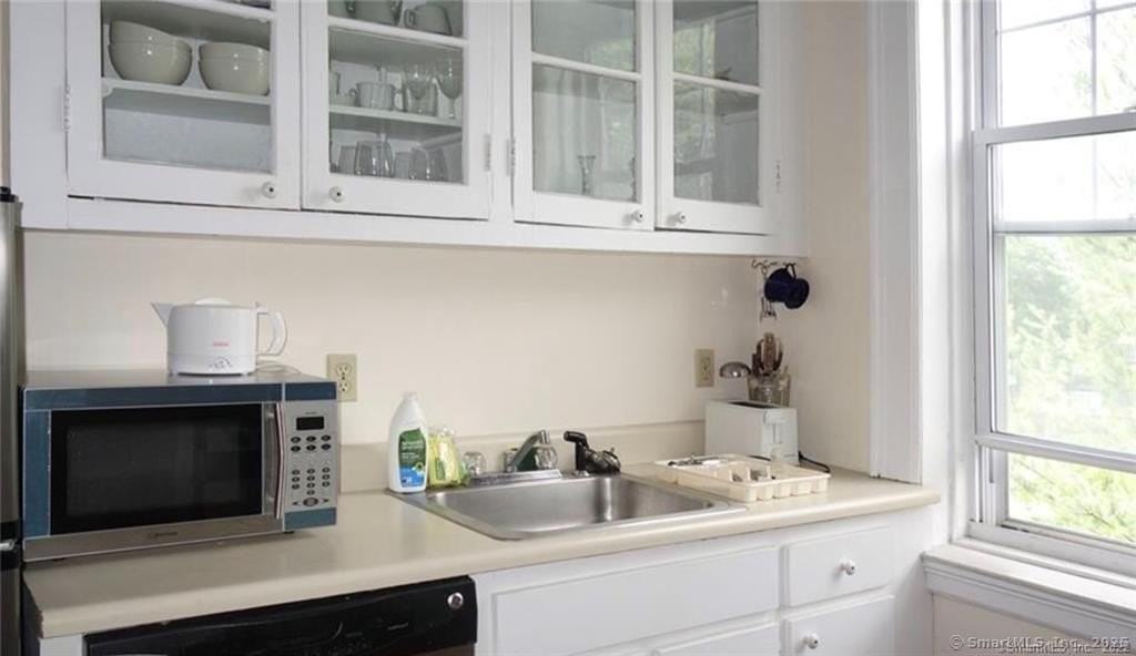 548 Orange St Apt 304 - Photo 7 of 11