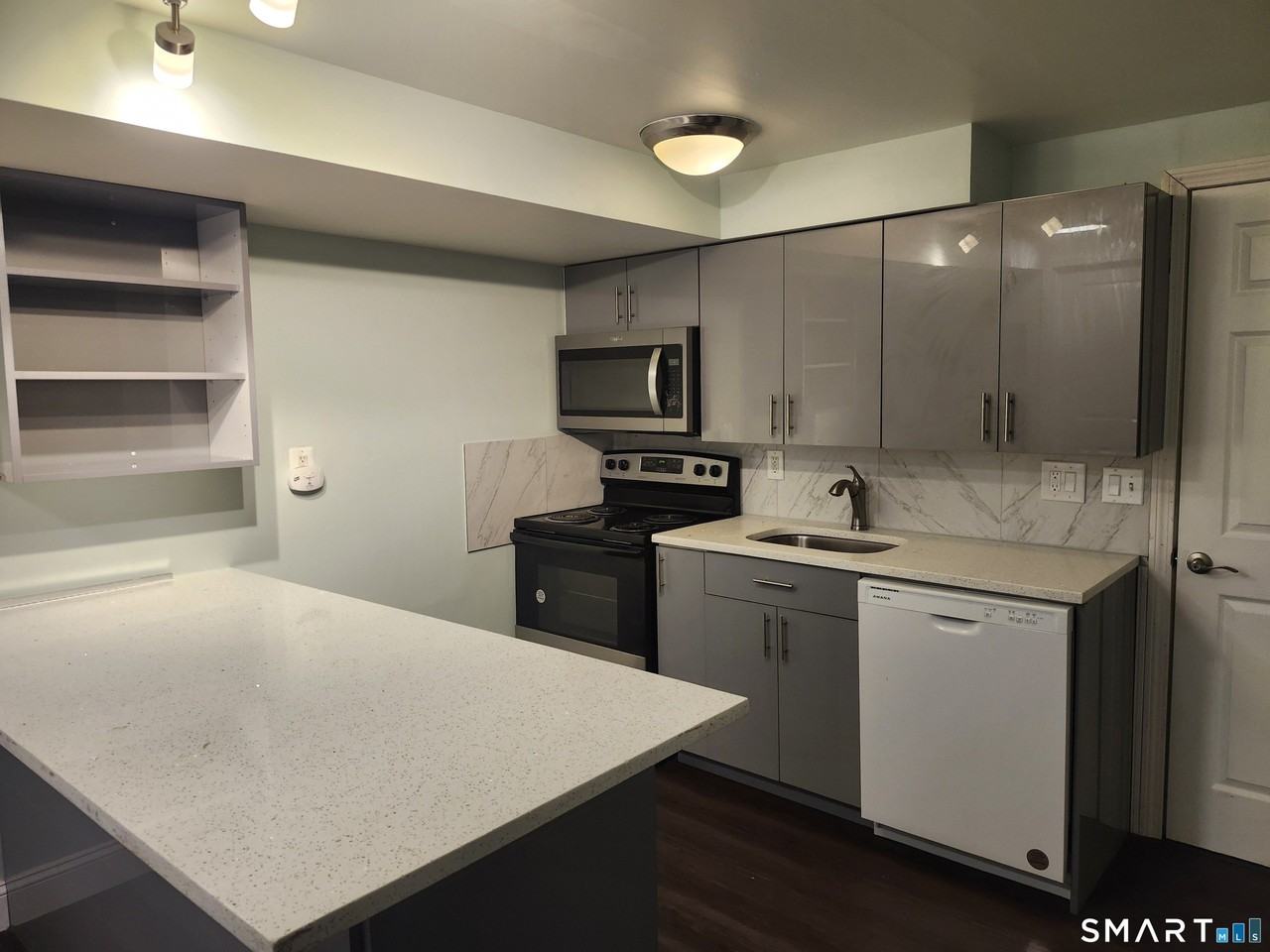 488 Chapel St Apt 6 - Photo 3 of 19