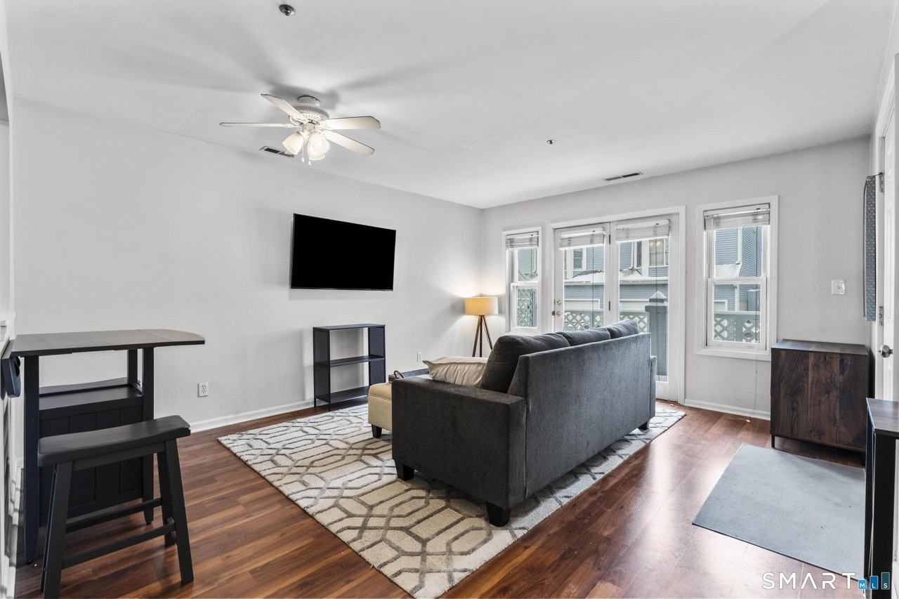 31 High St #4-2C - Photo 3 of 25