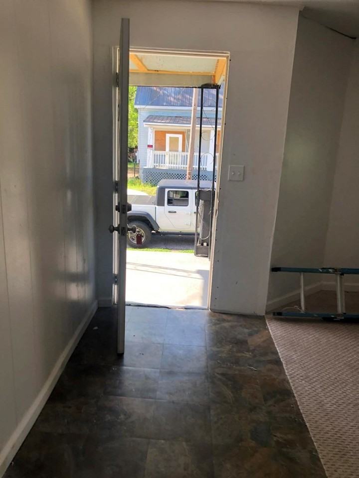 607 W Newton St - Photo 3 of 9