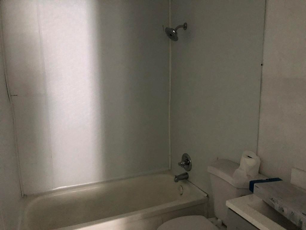 607 W Newton St - Photo 6 of 9