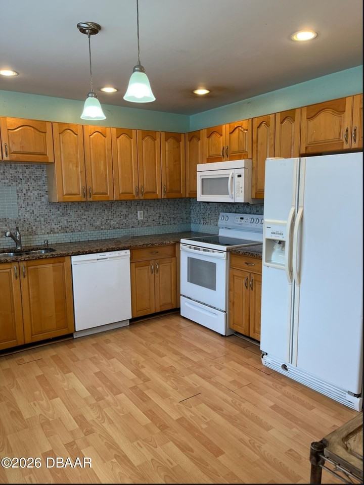 233 Pine Cone Trl - Photo 5 of 16