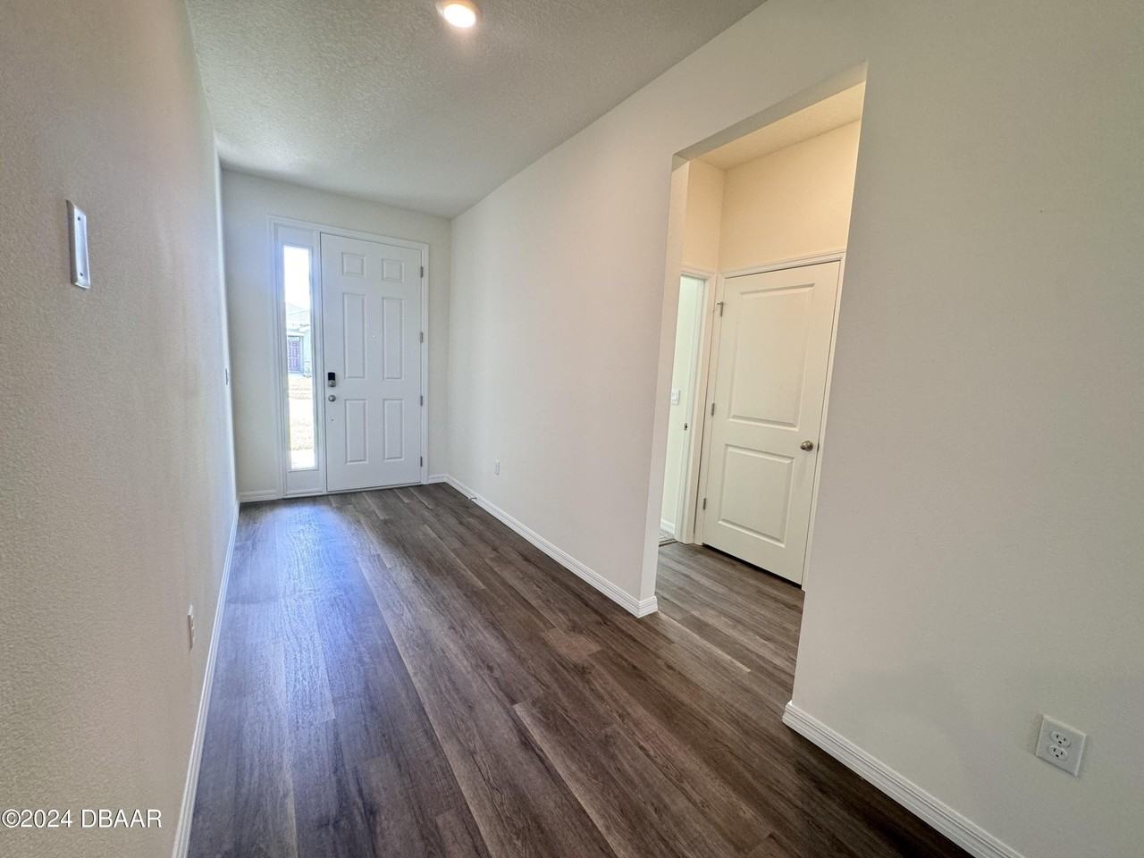 341 E Merimont Ln - Photo 3 of 36