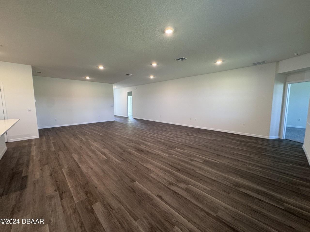 341 E Merimont Ln - Photo 4 of 36