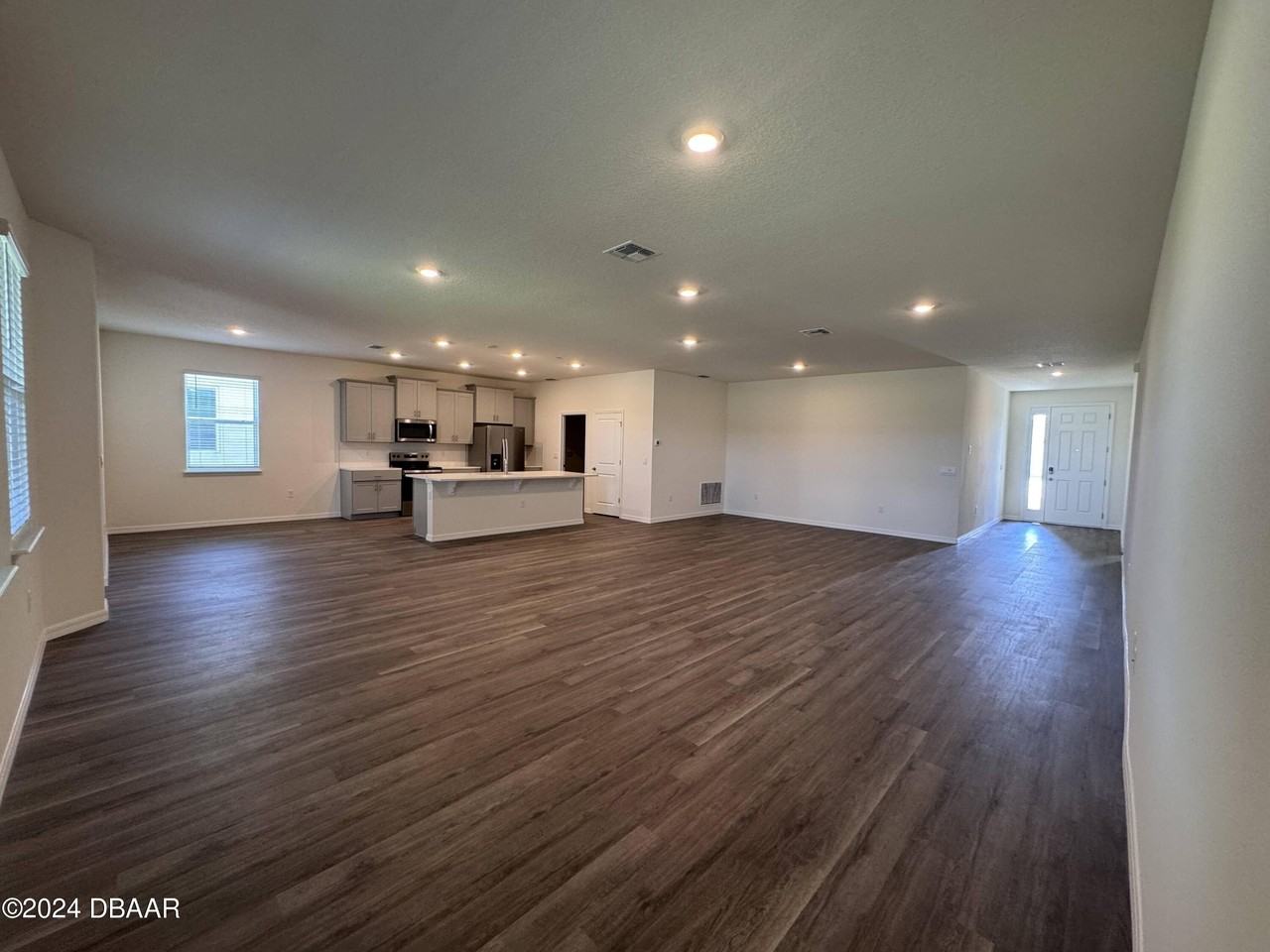 341 E Merimont Ln - Photo 5 of 36