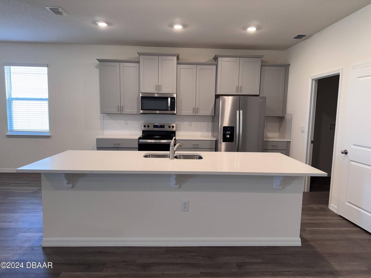 341 E Merimont Ln - Photo 6 of 36