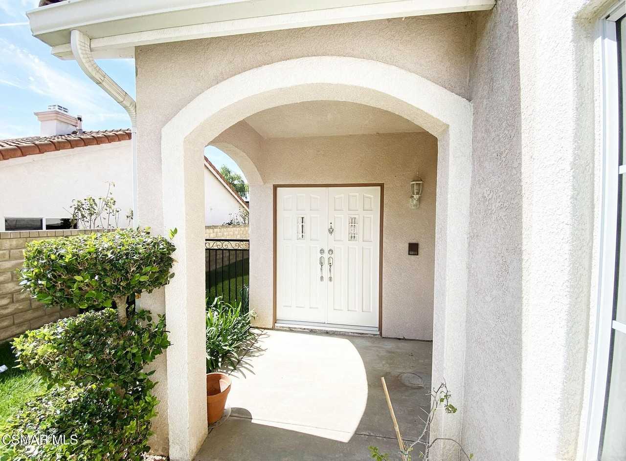 1420 Sapphire Dragon St - Photo 3 of 23