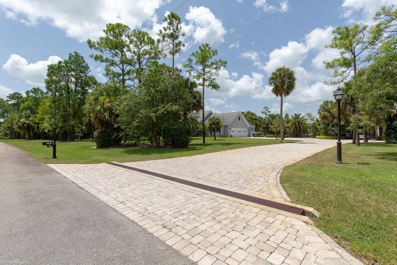 1321 Pelham Rd - Photo 2 of 35