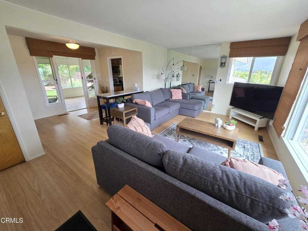 109 Waverly Dr - Photo 4 of 45