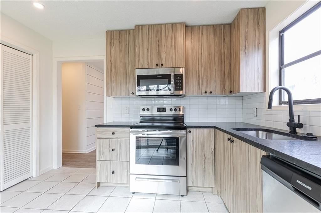 1601 Walker St Se Unit A - Photo 2 of 23