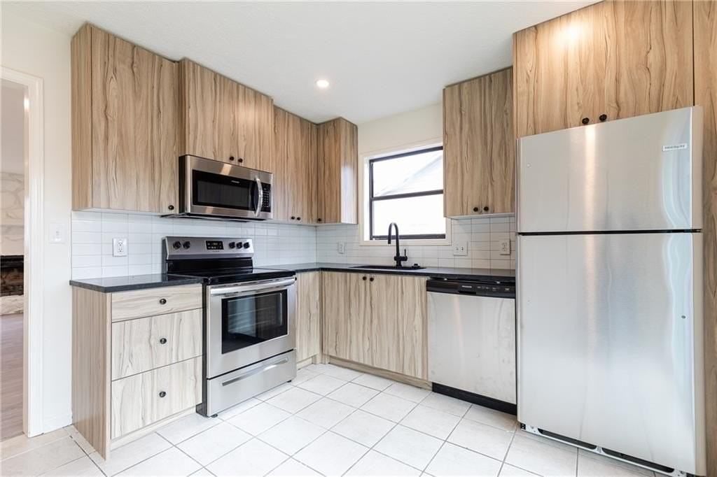 1601 Walker St Se Unit A - Photo 3 of 23