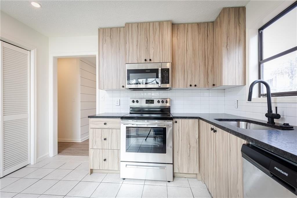 1601 Walker St Se Unit A - Photo 4 of 23