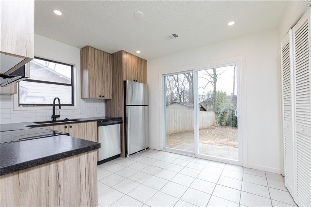 1601 Walker St Se Unit A - Photo 5 of 23