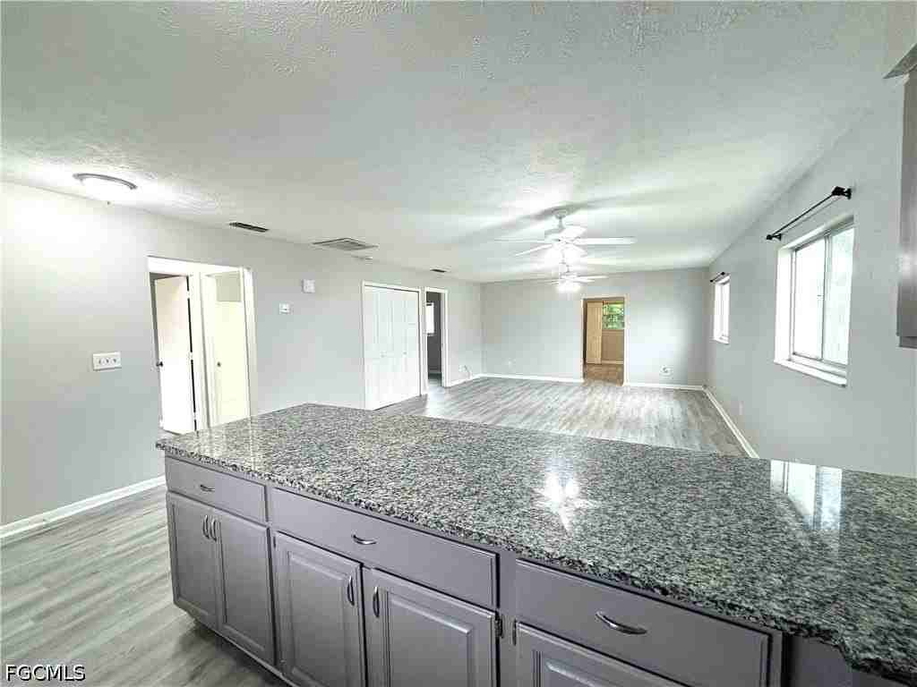 1720 Se Santa Barbara Pl - Photo 4 of 24