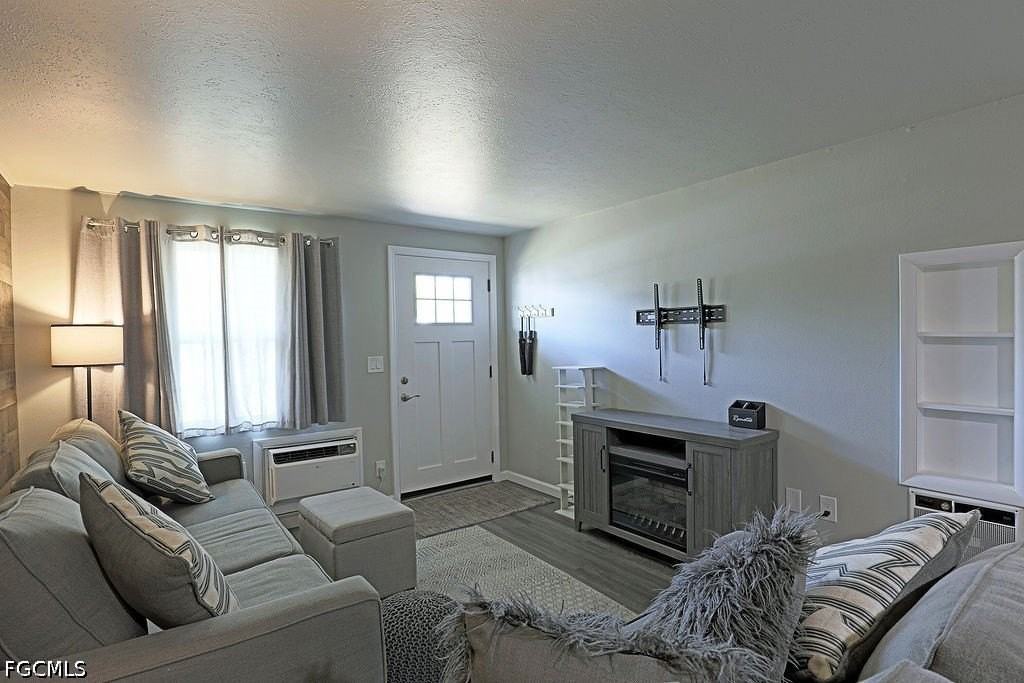 2184 Arden St - Photo 6 of 21