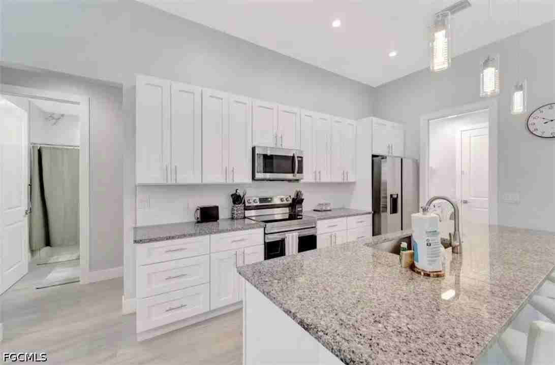 3222 Sw Santa Barbara Pl - Photo 2 of 27