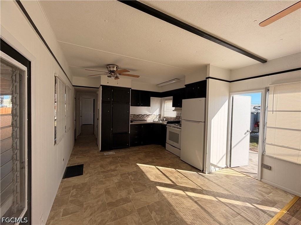 121 Coachlight Ln - Photo 2 of 17