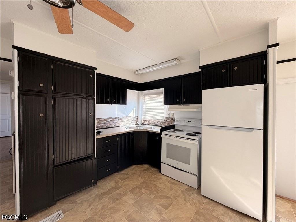 121 Coachlight Ln - Photo 5 of 17