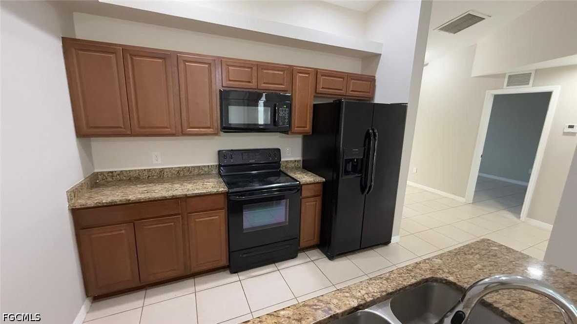 1621 Sw 33rd St - Photo 3 of 26