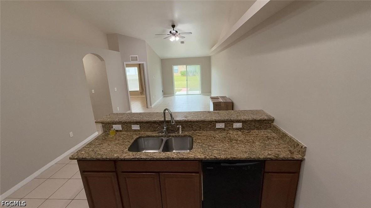 1621 Sw 33rd St - Photo 4 of 26