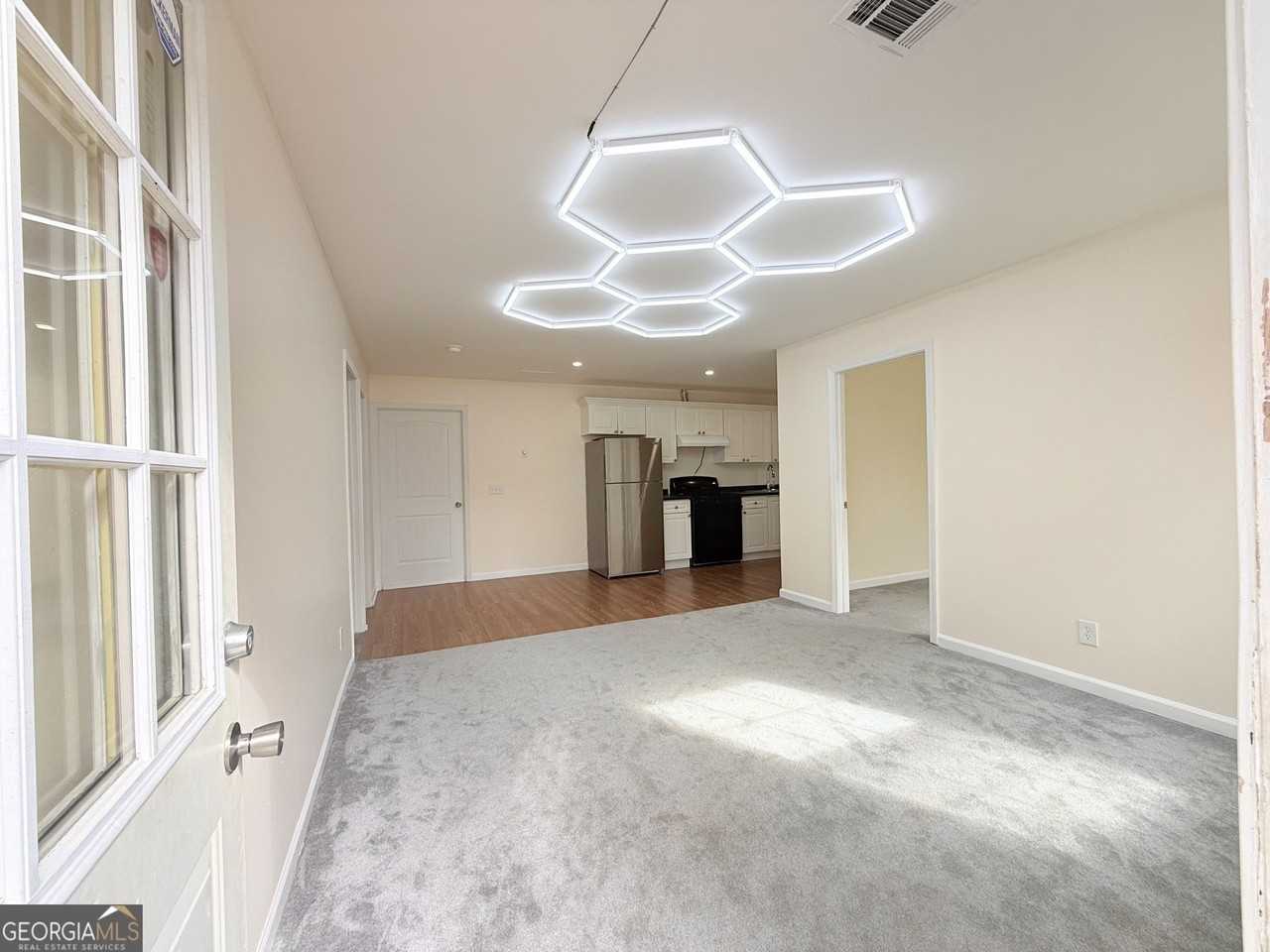 893 Hawthorn Ln - Photo 3 of 11