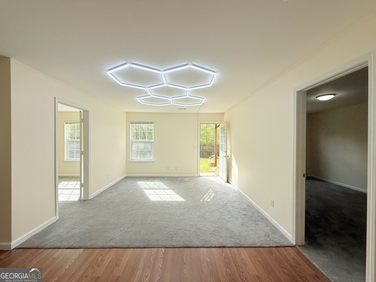 893 Hawthorn Ln - Photo 4 of 11