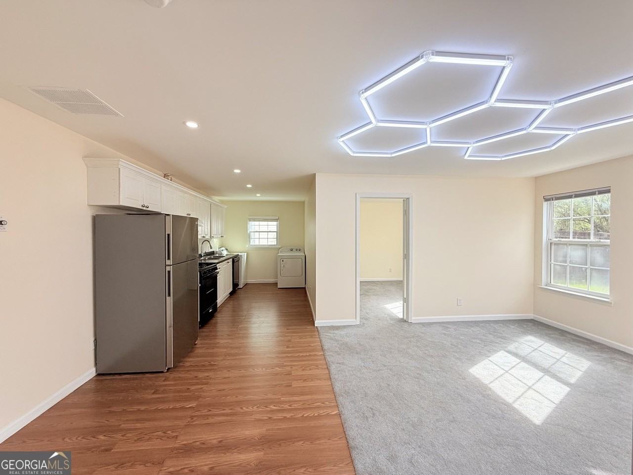 893 Hawthorn Ln - Photo 5 of 11