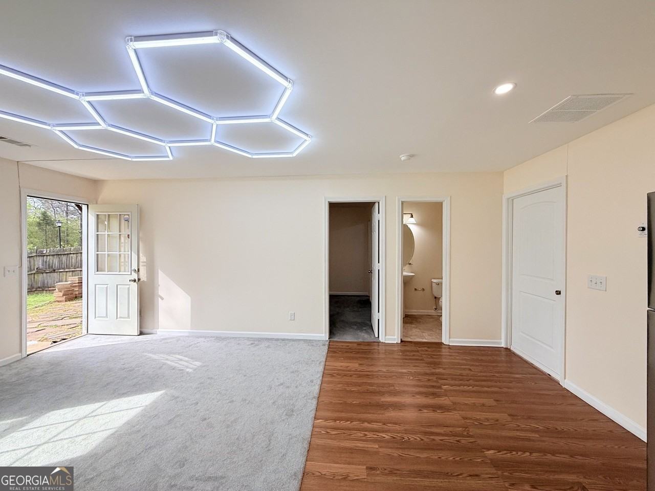 893 Hawthorn Ln - Photo 6 of 11