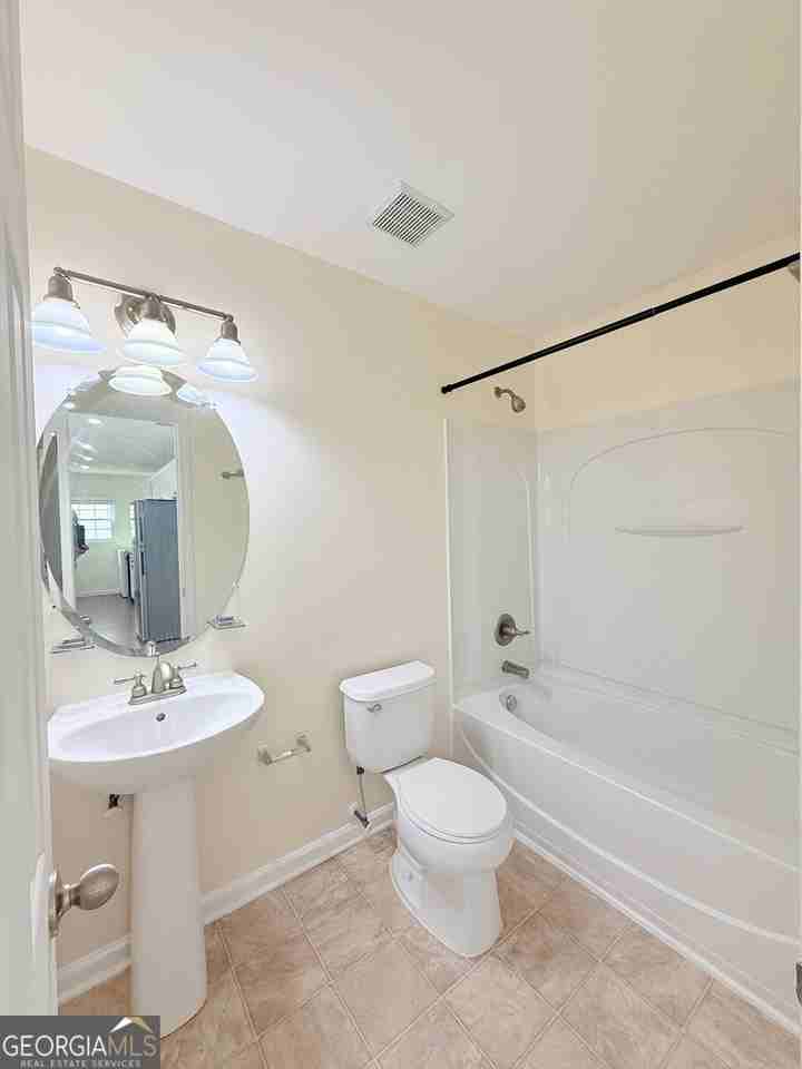 893 Hawthorn Ln - Photo 7 of 11