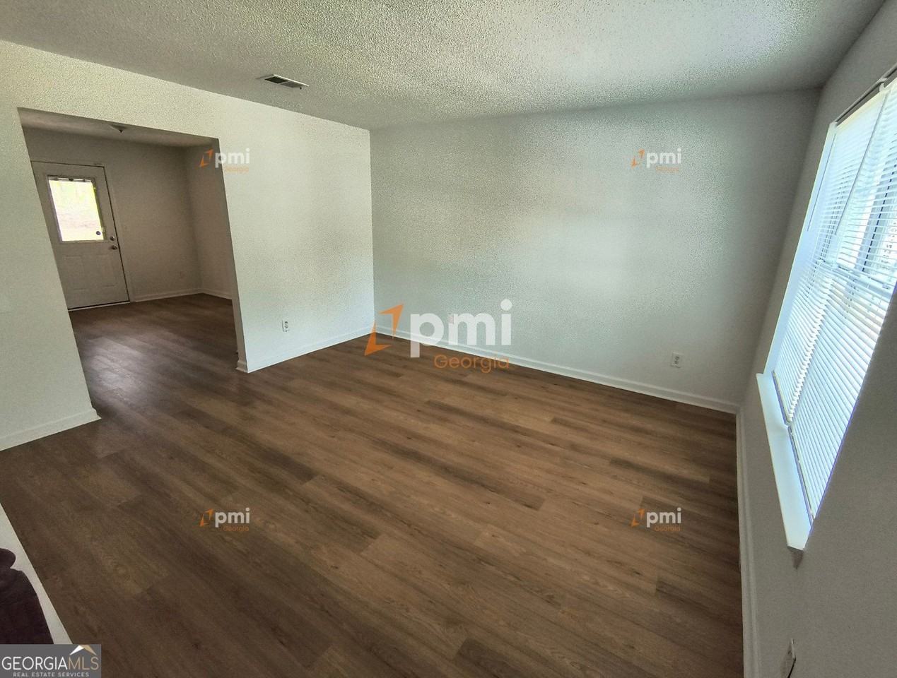 8155 Autumn Green Dr - Photo 5 of 16