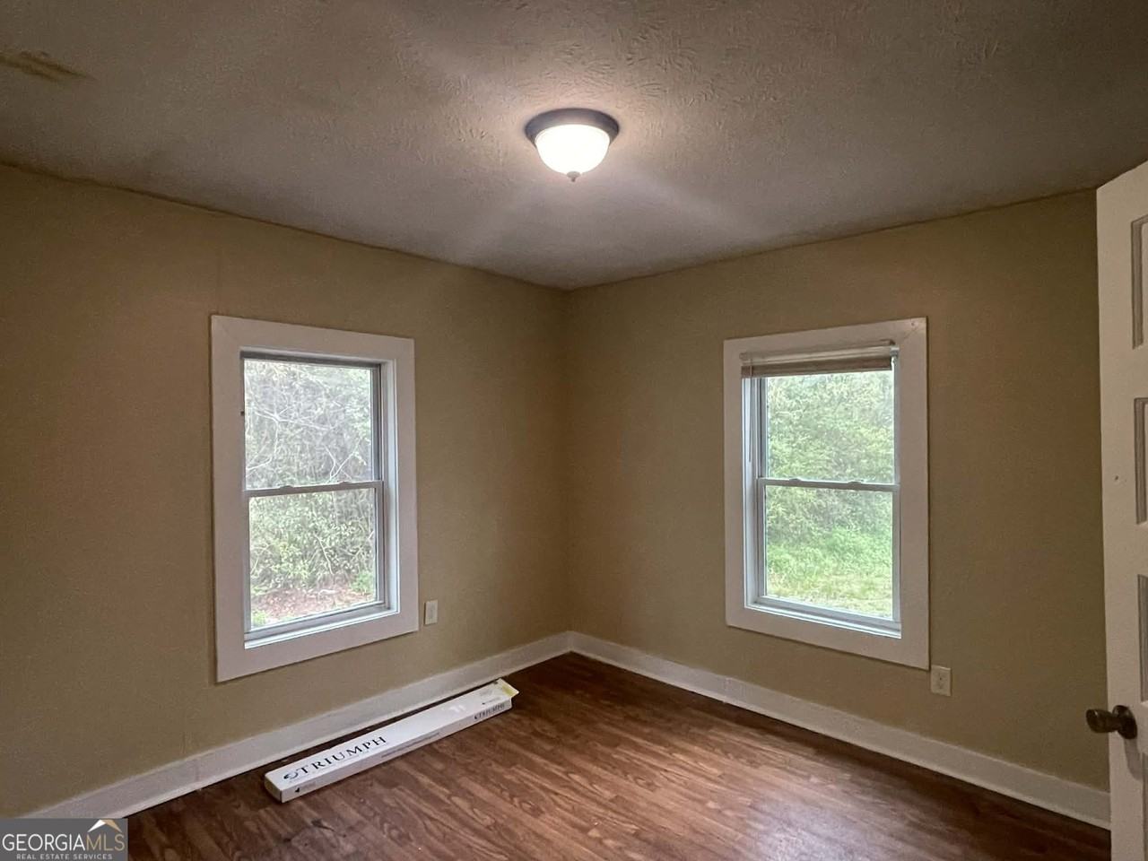 518 Graham St - Photo 5 of 8