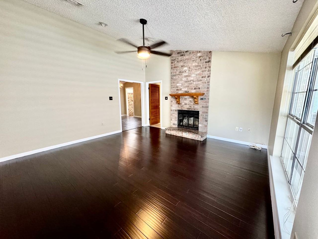 10734 Erin Vale Ave - Photo 2 of 20