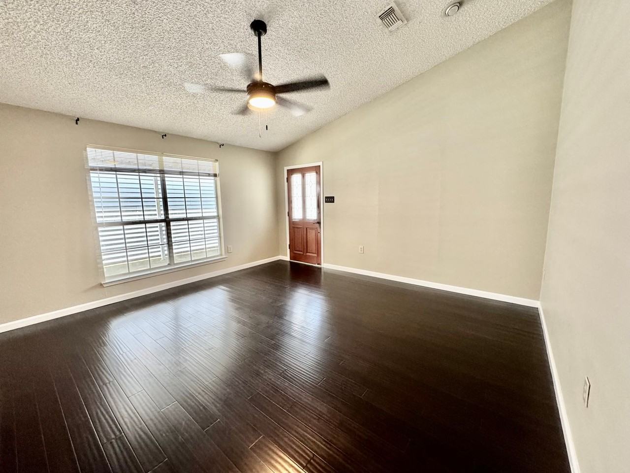 10734 Erin Vale Ave - Photo 3 of 20