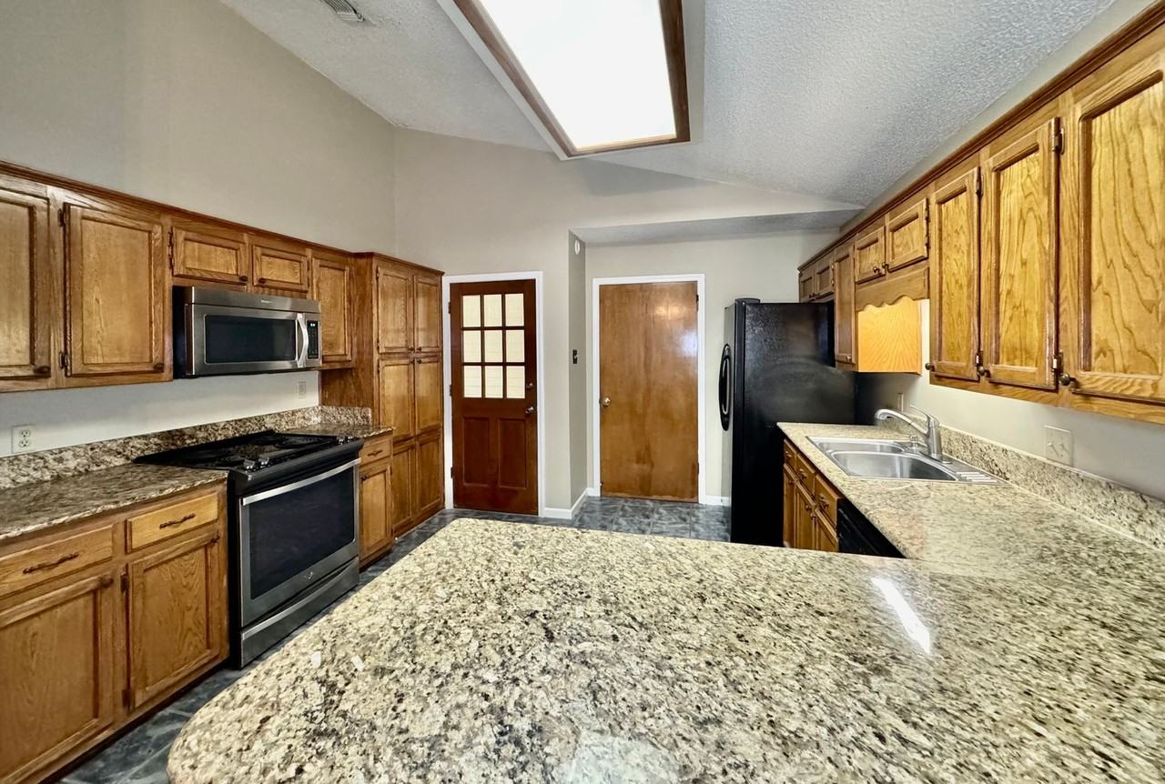 10734 Erin Vale Ave - Photo 4 of 20