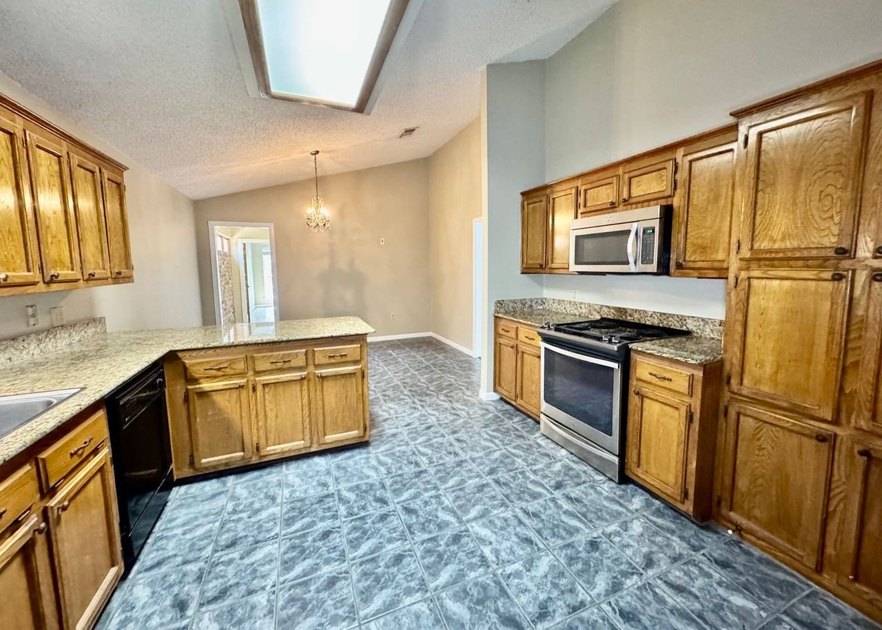 10734 Erin Vale Ave - Photo 7 of 20