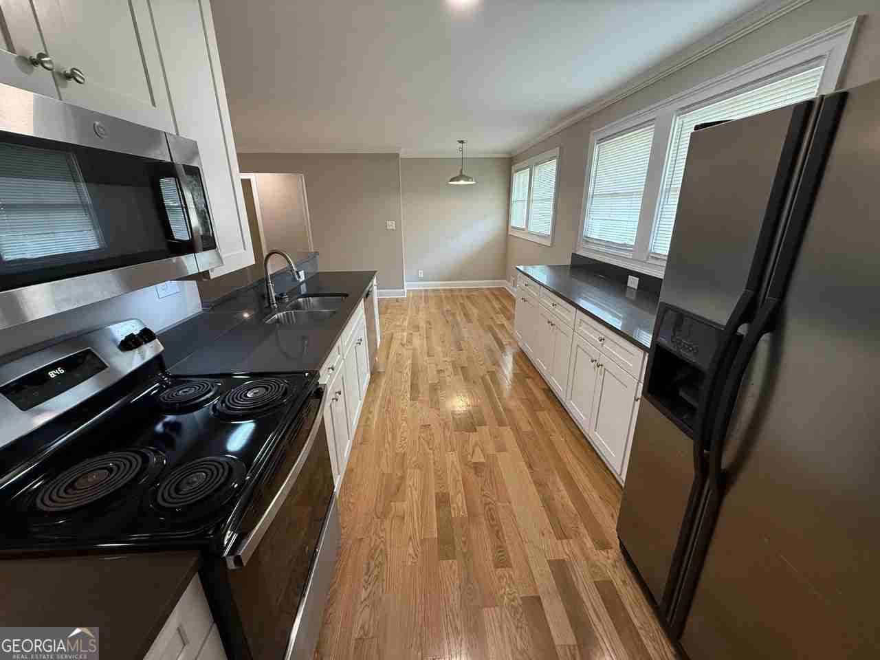 657 Athens St - Photo 6 of 17