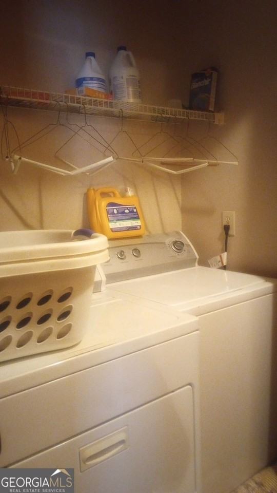 1601 Dillwood Ct - Photo 3 of 5