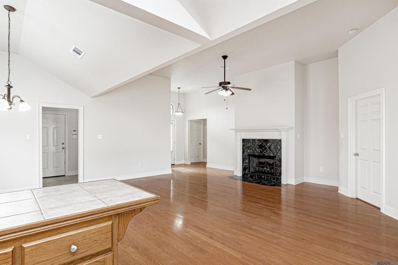 37024 Rivergate Ave - Photo 3 of 15