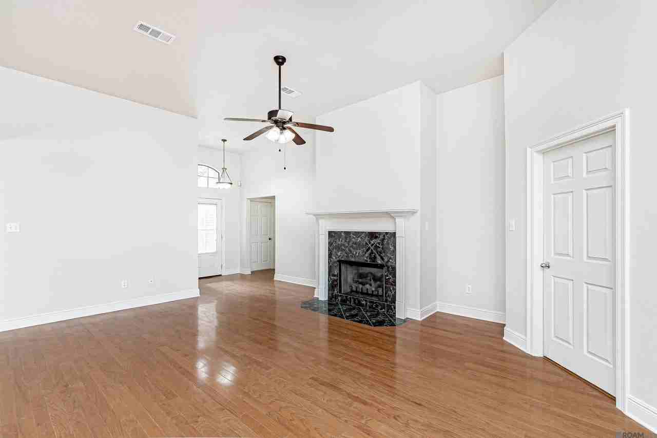 37024 Rivergate Ave - Photo 4 of 15