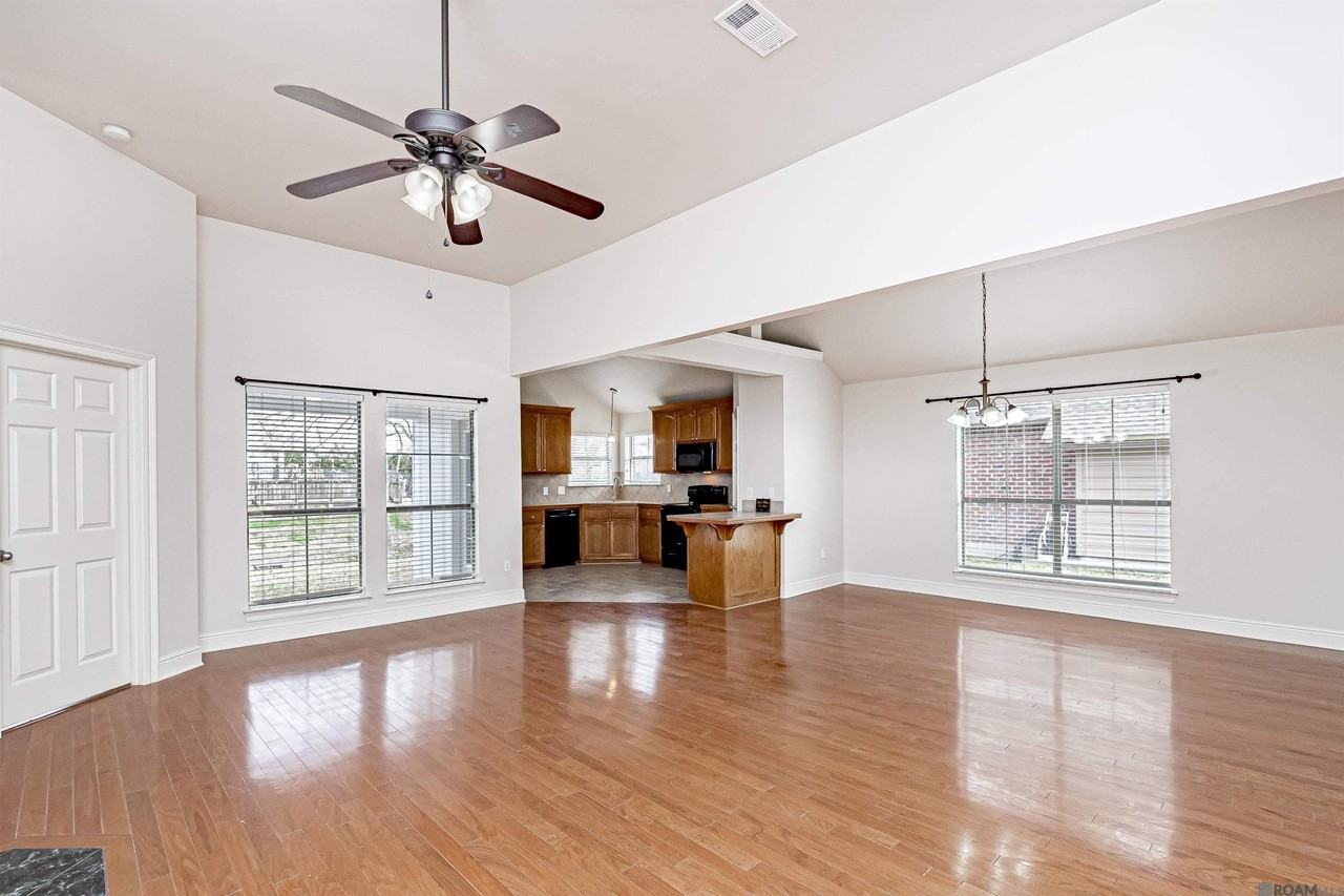 37024 Rivergate Ave - Photo 5 of 15