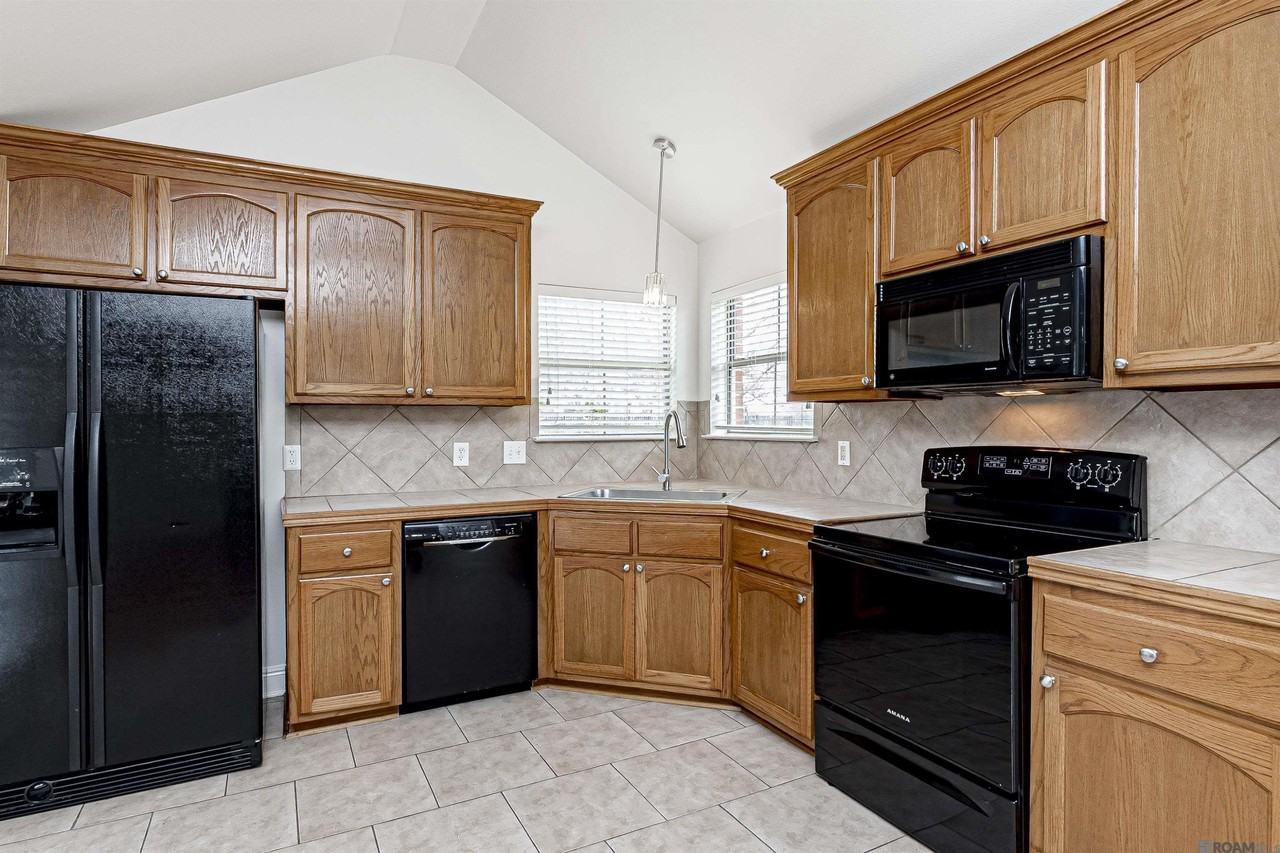 37024 Rivergate Ave - Photo 7 of 15