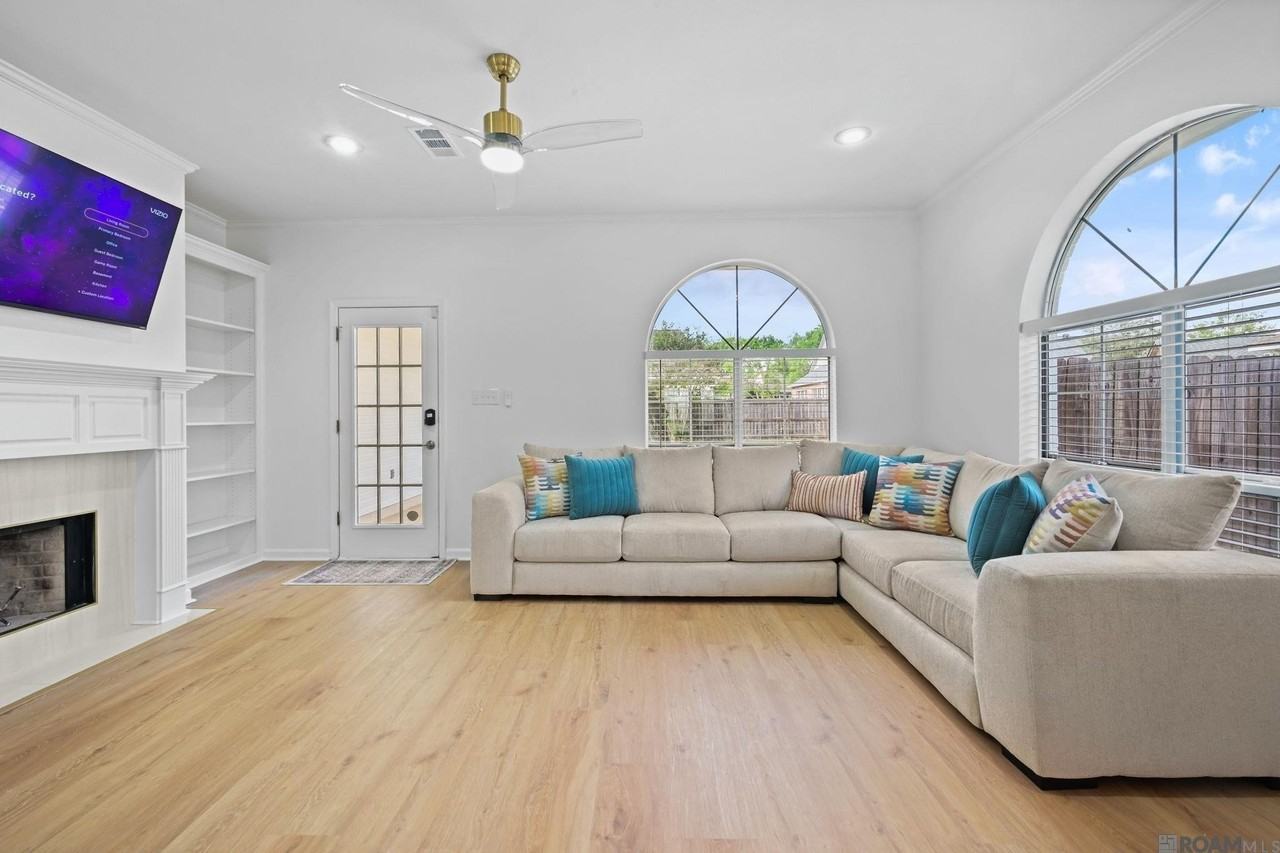 18482 Lake Iris Ave - Photo 2 of 13