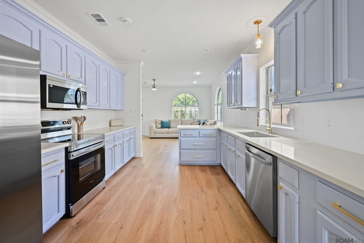 18482 Lake Iris Ave - Photo 5 of 13