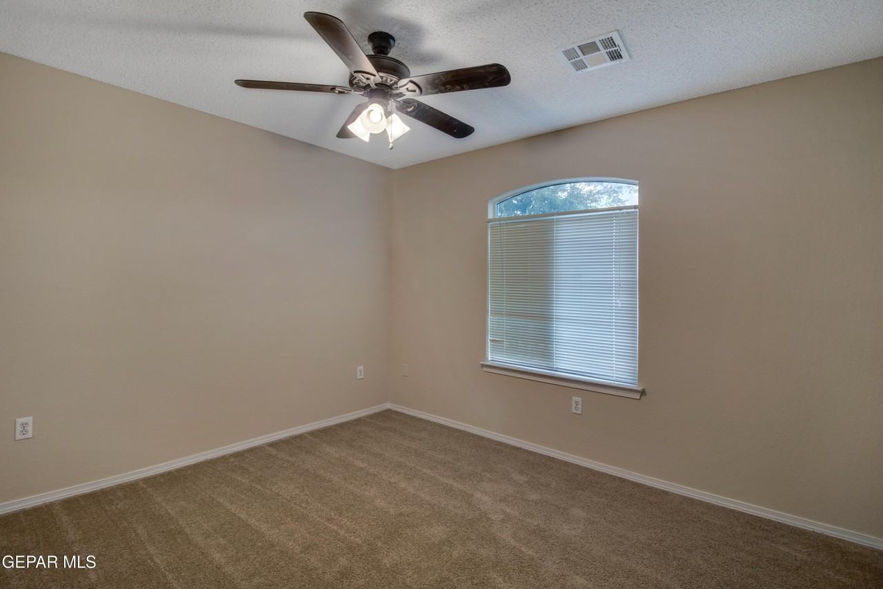 14299 Desert Point Dr - Photo 4 of 21