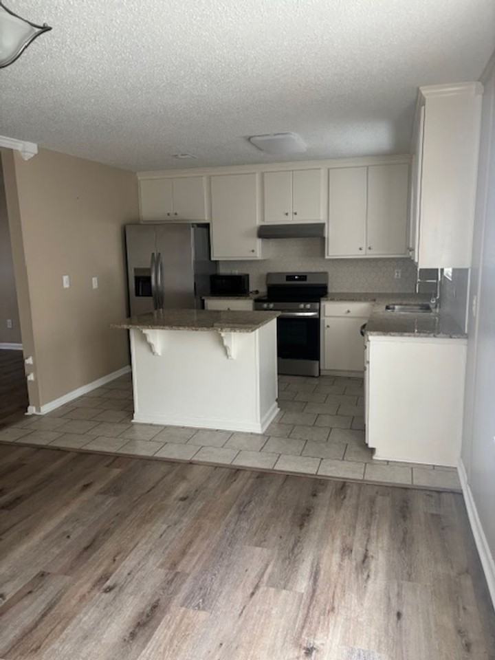 2704 Cranbrook Dr - Photo 2 of 10