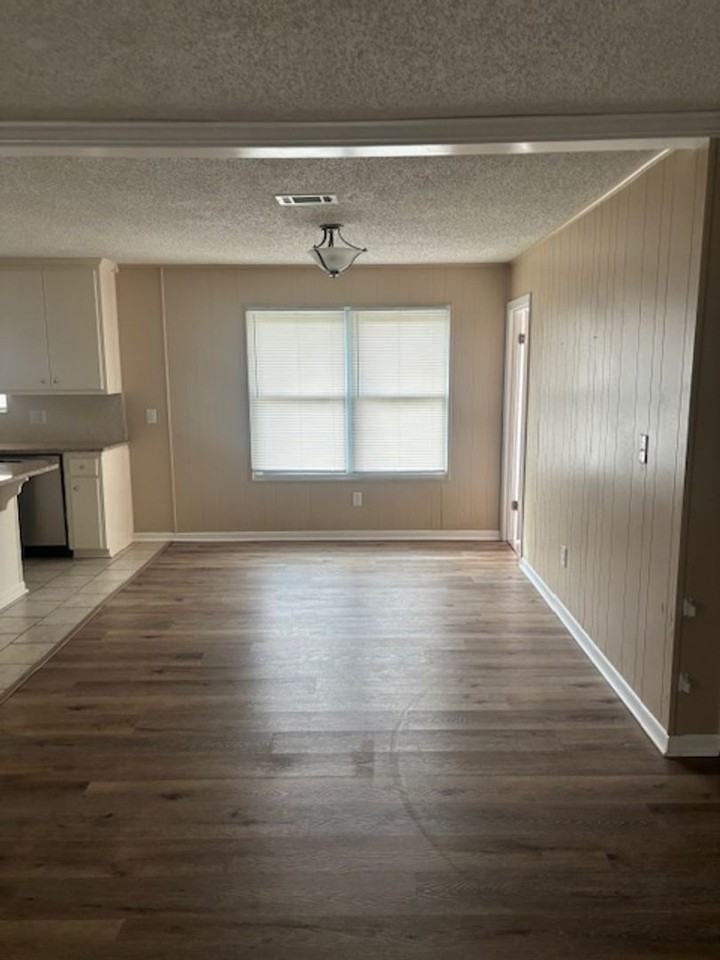 2704 Cranbrook Dr - Photo 5 of 10