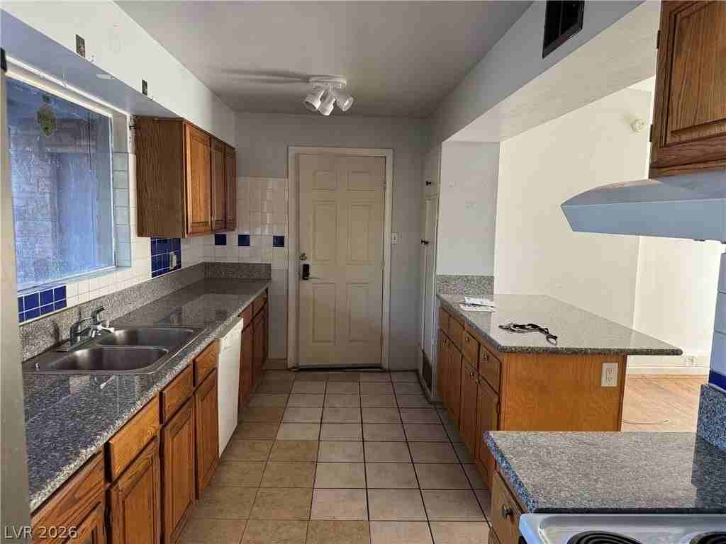 2214 Santa Clara Dr - Photo 5 of 20